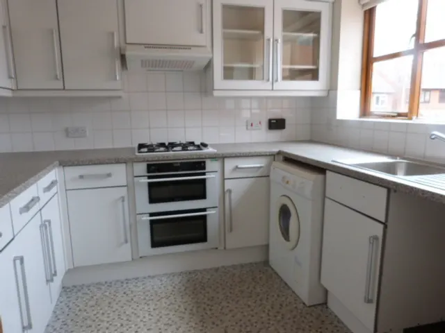 Photo 3 — Byfield Rise, Worcester