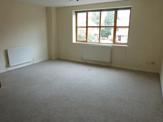 Photo 2 — Byfield Rise, Worcester