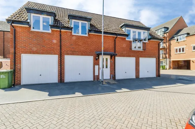 Iris Crescent, Lincoln, photo 1