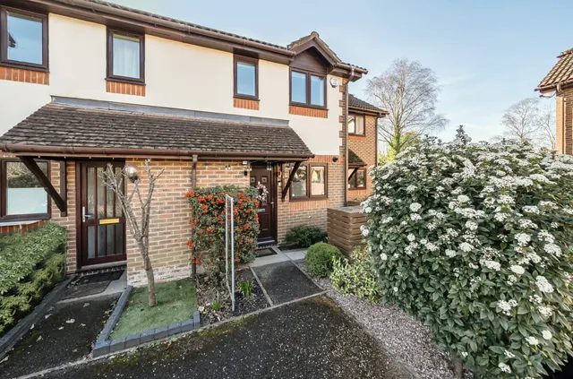 Coniston Court, Lightwater, Surrey, GU18 5AA, photo 1