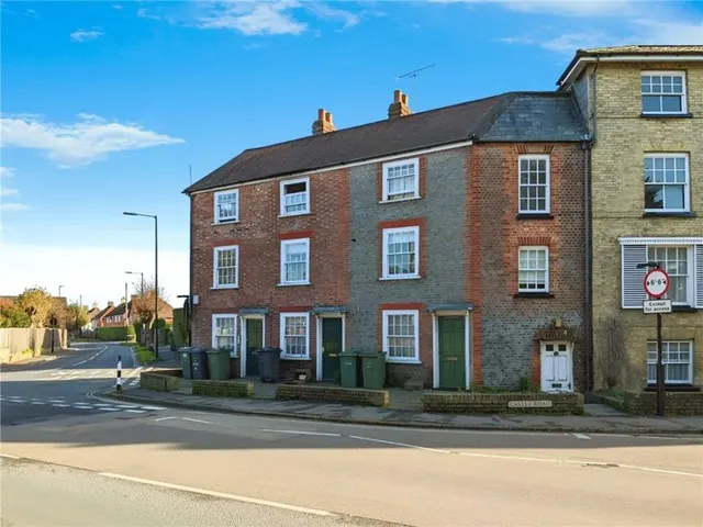 Carisbrooke Road, Newport, PO30, photo 1