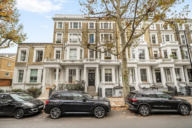 Flat 3, 22 Marloes Road, London, photo 1