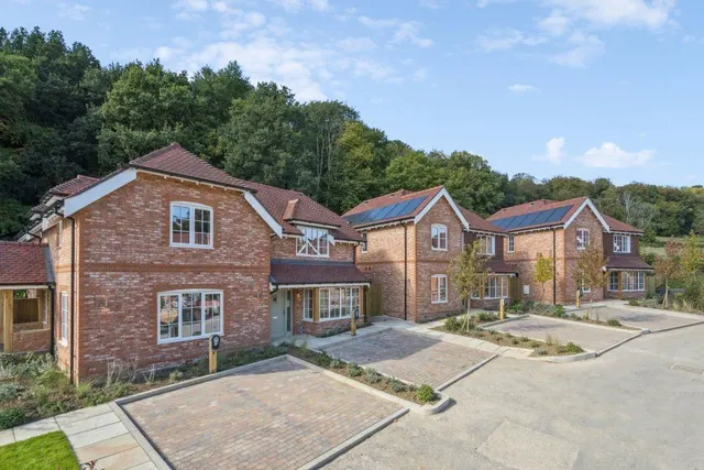Critchmere Hill, Haslemere, Surrey, GU27 1LS, photo 1