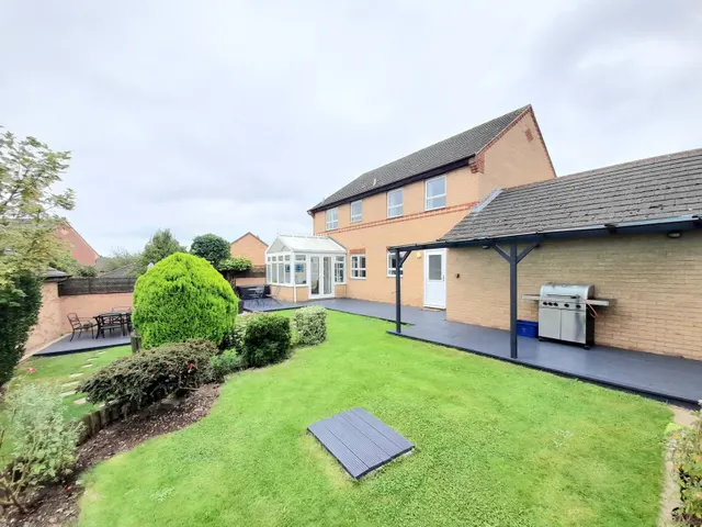 Photo 2 — Emerson Valley, Milton Keynes, MK4