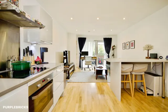 Tyas Road, London, E16, photo 1