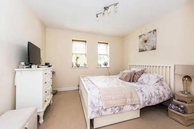 Lyster Mews, Cobham, KT11, photo 3