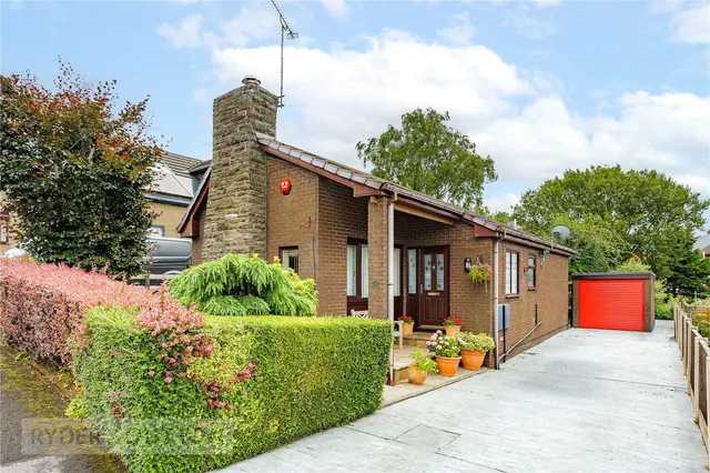 Thorpe Close, Austerlands, OL4, photo 1