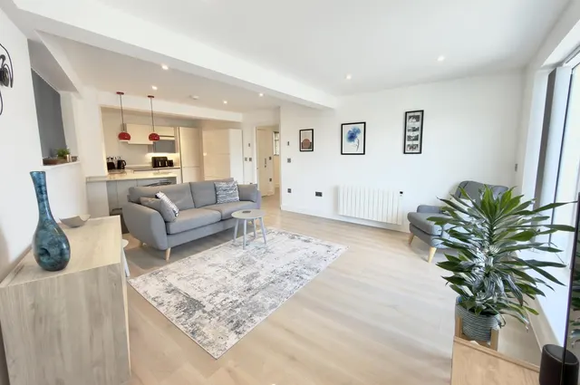 Bristol and West House, BH1, photo 2