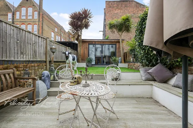 Balls Pond Road, London, photo 3