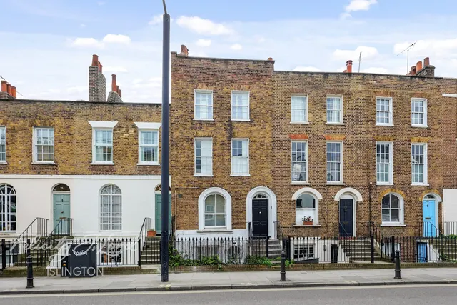 Balls Pond Road, London, photo 1
