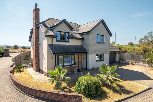 Dartmouth Road, Brixham, Devon, TQ5