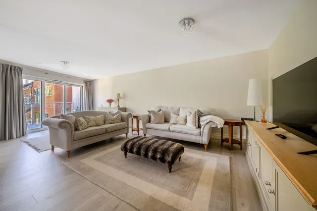Photo 3 — Bridgewater Terrace, Windsor, SL4