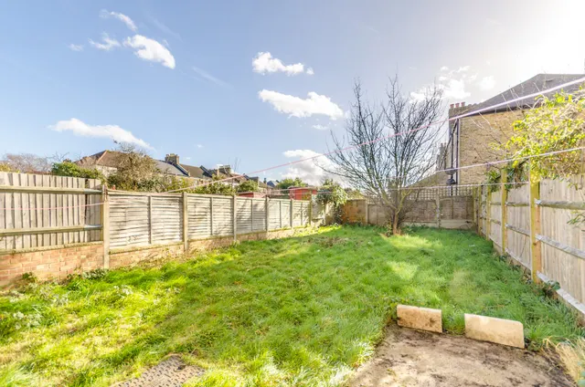 53a Dowanhill Road, London, photo 1