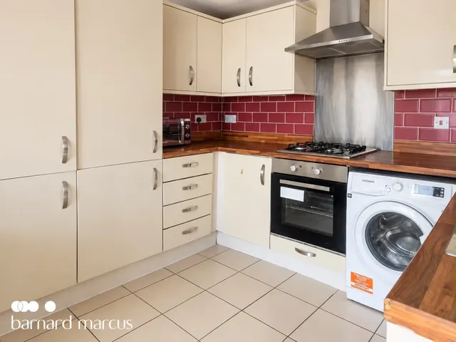 Bath Road, Hounslow, TW3, photo 2