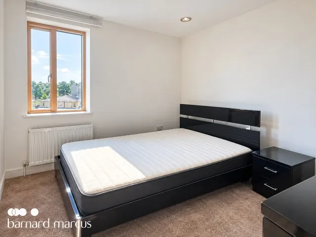 Bath Road, Hounslow, TW3, photo 3