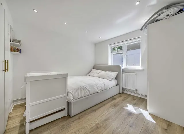 Photo 3 — Abbeyfields Close, Willesden, NW10