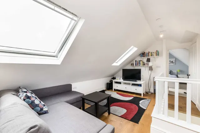 Conyers Road, SW16, photo 2
