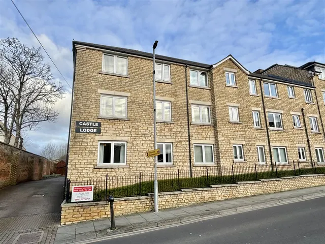 Gladstone Road, Chippenham, photo 1