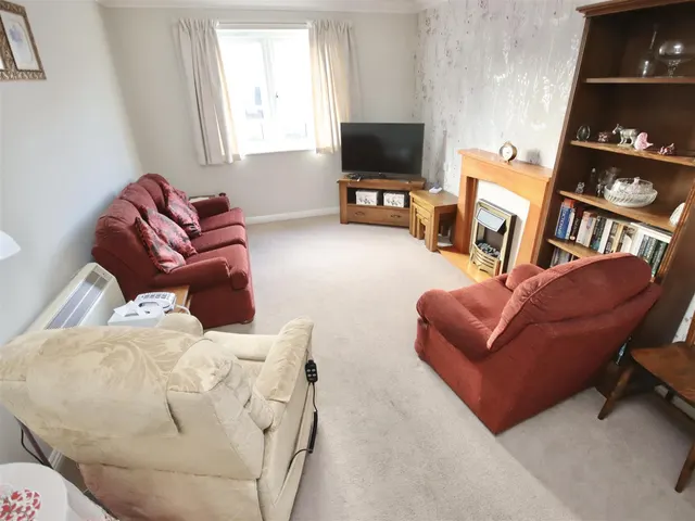 Gladstone Road, Chippenham, photo 3
