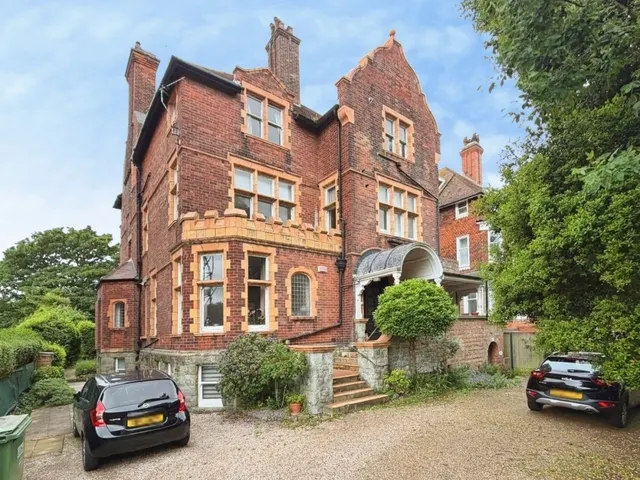 Earls Avenue, Folkestone, photo 1