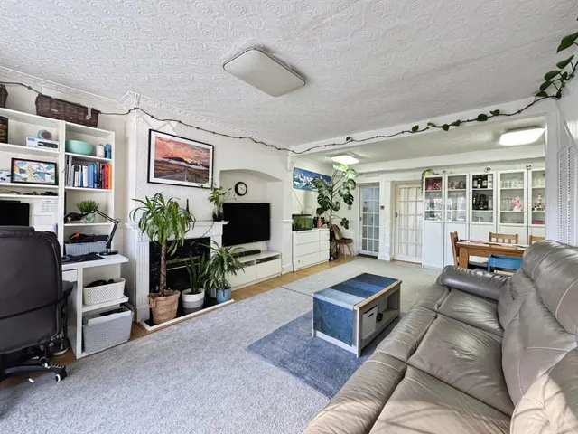 Deans Lane, Edgware, HA8, photo 2