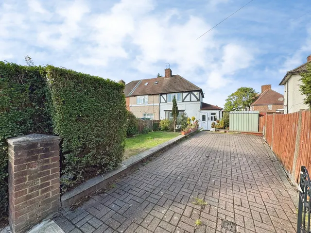 Deans Lane, Edgware, HA8, photo 1