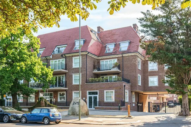 High Road, London, N20 0FS, photo 1