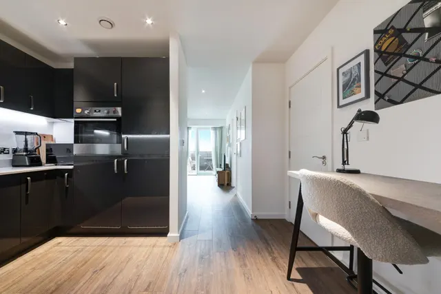 Heartwell Avenue, E16, photo 1