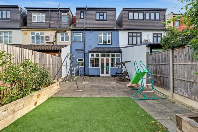 Vaughan Gardens, Ilford, IG1, photo 2