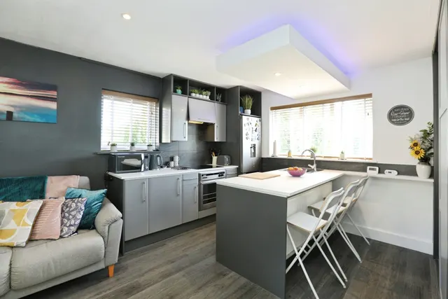 Cromwell Place, East Grinstead, photo 1