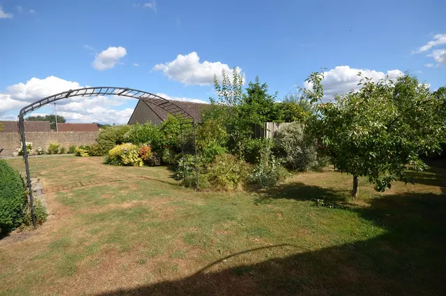 Foxglove Close, Wyke, photo 2