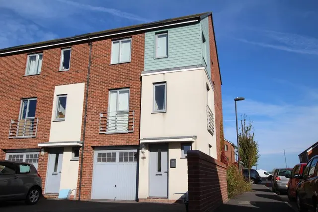 6 bedroom house, Great Copsie Way, Stoke Gifford, BS16