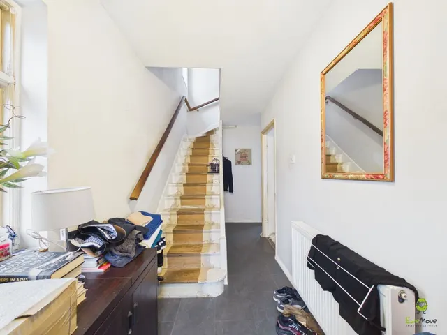 Okehampton Crescent, Welling, DA16, photo 3