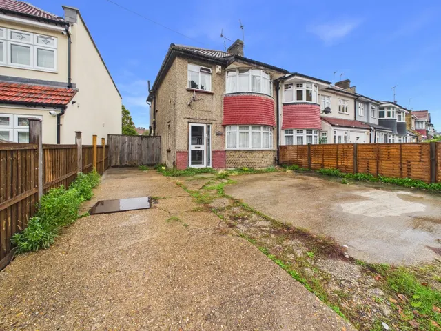 Okehampton Crescent, Welling, DA16, photo 1