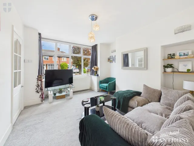 Photo 3 — Clinton Crescent, Aylesbury, HP21 7JW