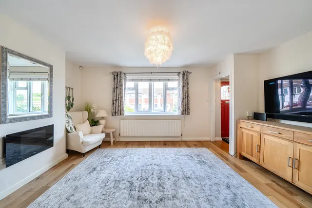 Photo 3 — Ladygate Lane, Ruislip, HA4