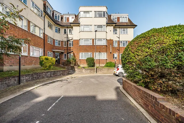 48 Holmbury Court, Upper Tooting Road, London, photo 1