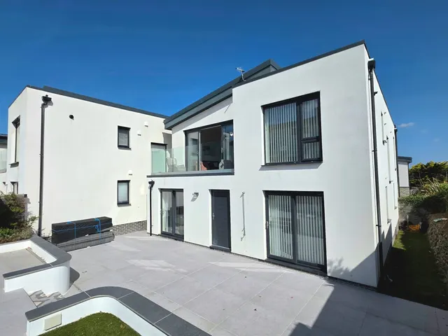 Photo 3 — Sea View Crescent, Perranporth, Cornwall, TR6 0FN