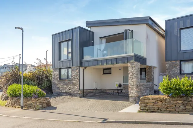 Sea View Crescent, Perranporth, Cornwall, TR6 0FN, photo 1