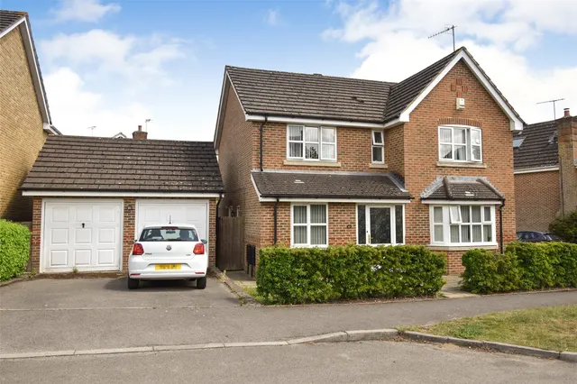 Laurel Gardens, Aldershot, Hampshire, GU11 3TQ, photo 1