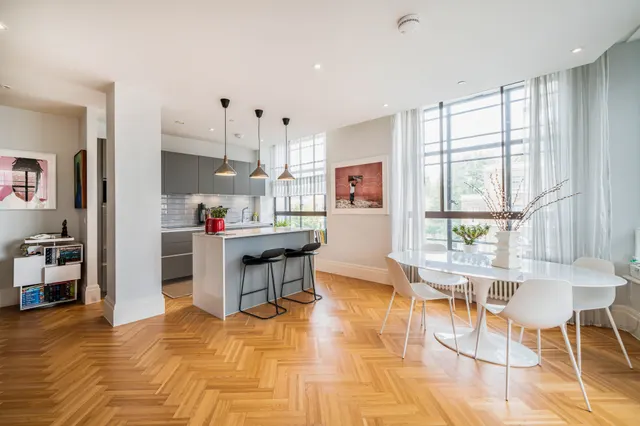 Photo 3 — Flat 1, Ivor House, 5 Acre Lane, London