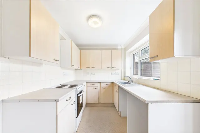 Browning Close, Thatcham, RG18, photo 2