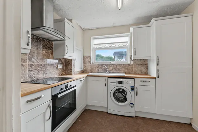 Photo 3 — Sandfield Road, Stratford-Upon-Avon, CV37