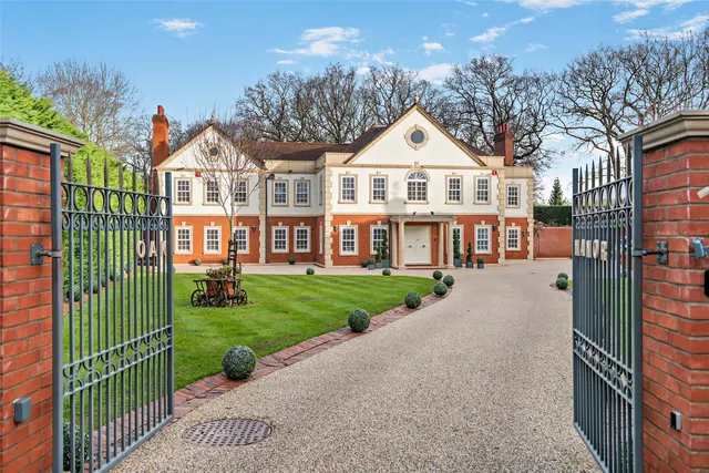 Wood Way, Farnborough Park, BR6, photo 1