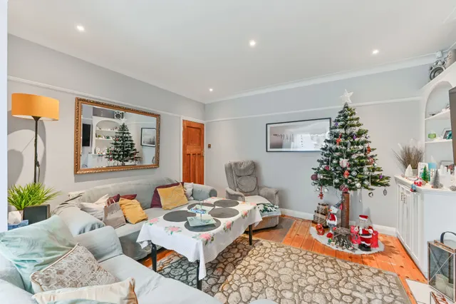 238 Norbury Avenue, London, photo 1