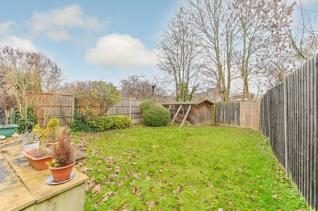Photo 3 — 238 Norbury Avenue, London