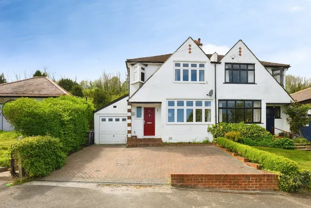 Valley Road, Kenley, CR8, photo 1