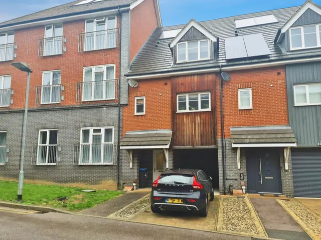 Millward Drive, Milton Keynes, MK2, photo 1