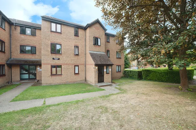 Linnet Way, Purfleet-On-Thames, RM19, photo 1
