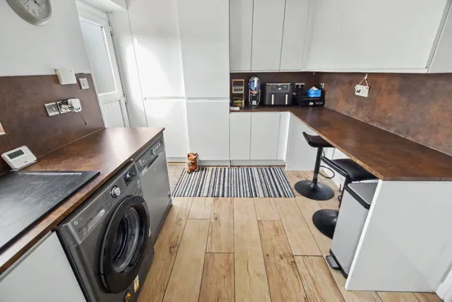 Whitehall Road, Leeds, LS12, photo 3